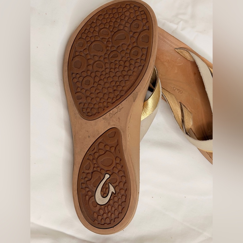 OluKai Kaekae Tapa Gold Flip Flop Comfort Thong Sandal Women's Leather 8 EU 38 - Picture 8 of 8